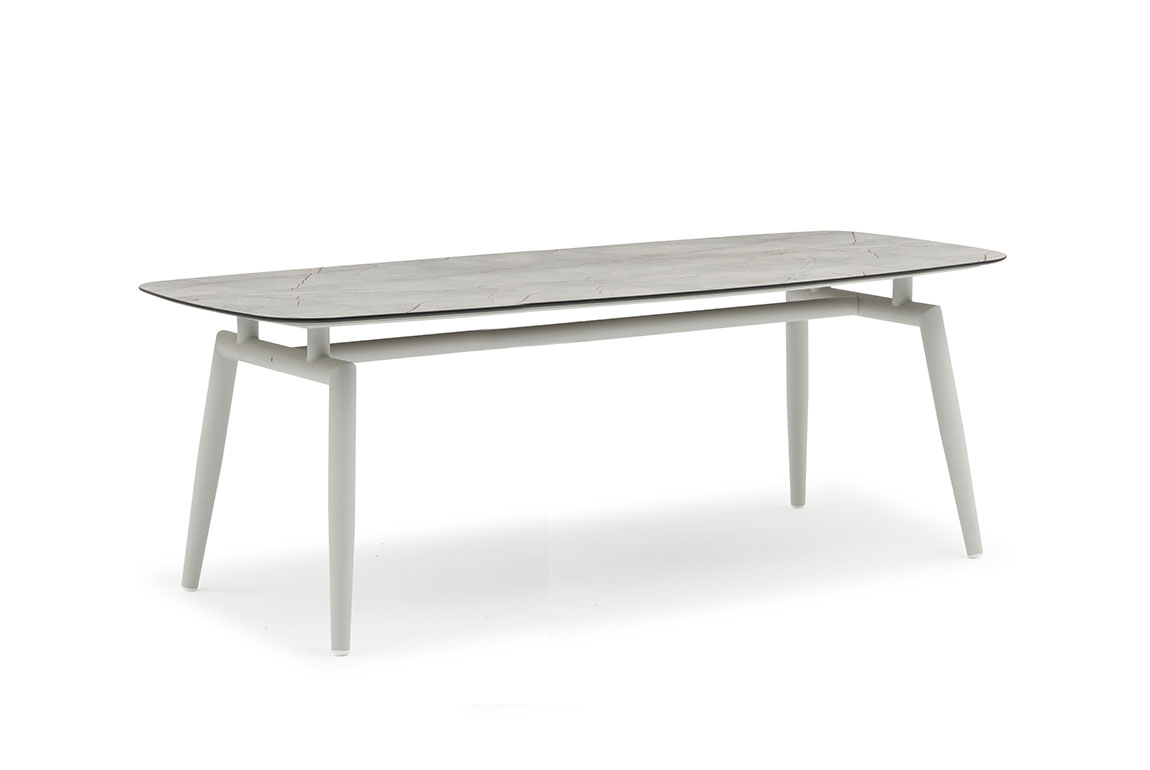 SCOOP dining table